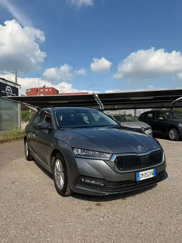 Usata Skoda Octavia Executive 116 CV (85 kW) 2023 Grigio Station wagon