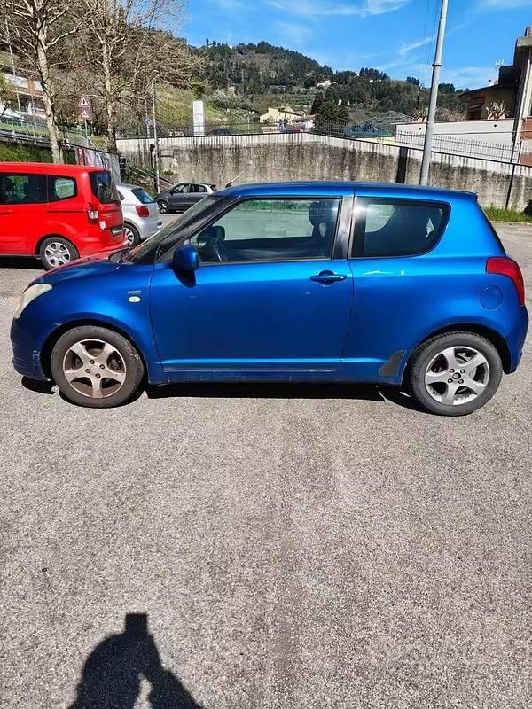 Begagnad Suzuki Swift 75 HK (55 kW) 2009 Blå Halvkombi