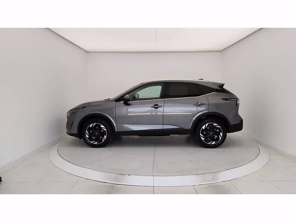 Usata Nissan Qashqai Acenta 140 CV (102 kW) 2025 Grigio scuro SUV