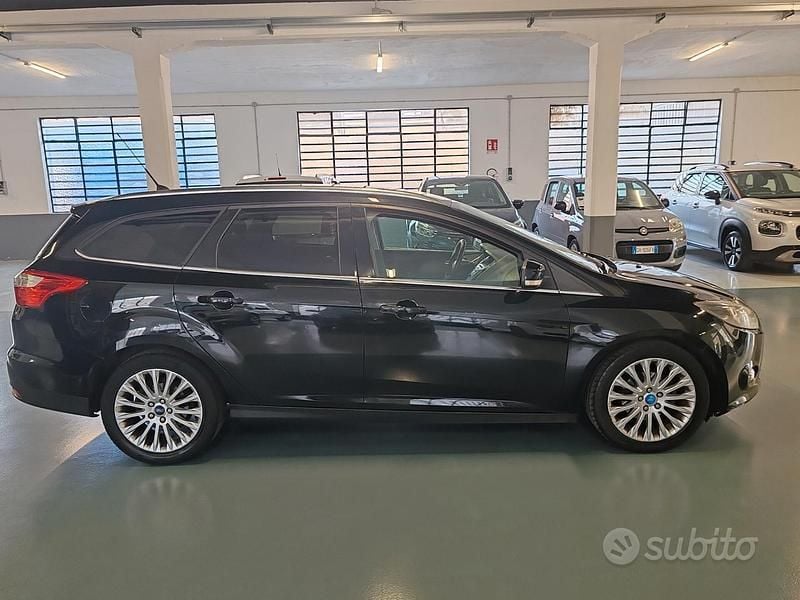 Begagnad Ford Focus Titanium 115 HK (84 kW) 2011 Svart Kombi