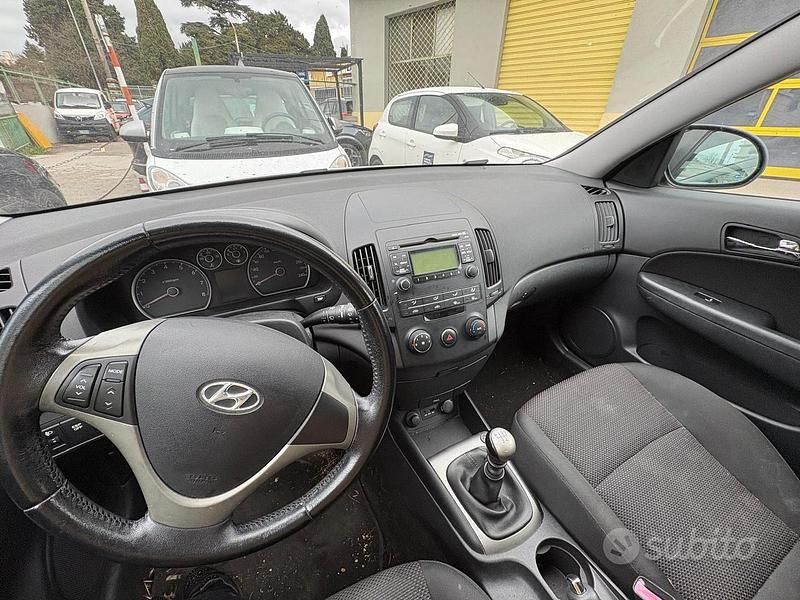 Usata Hyundai i30 109 CV (80 kW) 2010 Grigio Berlina