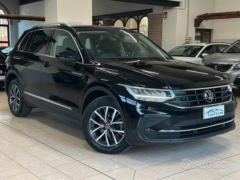 Usata VW Tiguan Life 122 CV (89 kW) 2022 Nero SUV