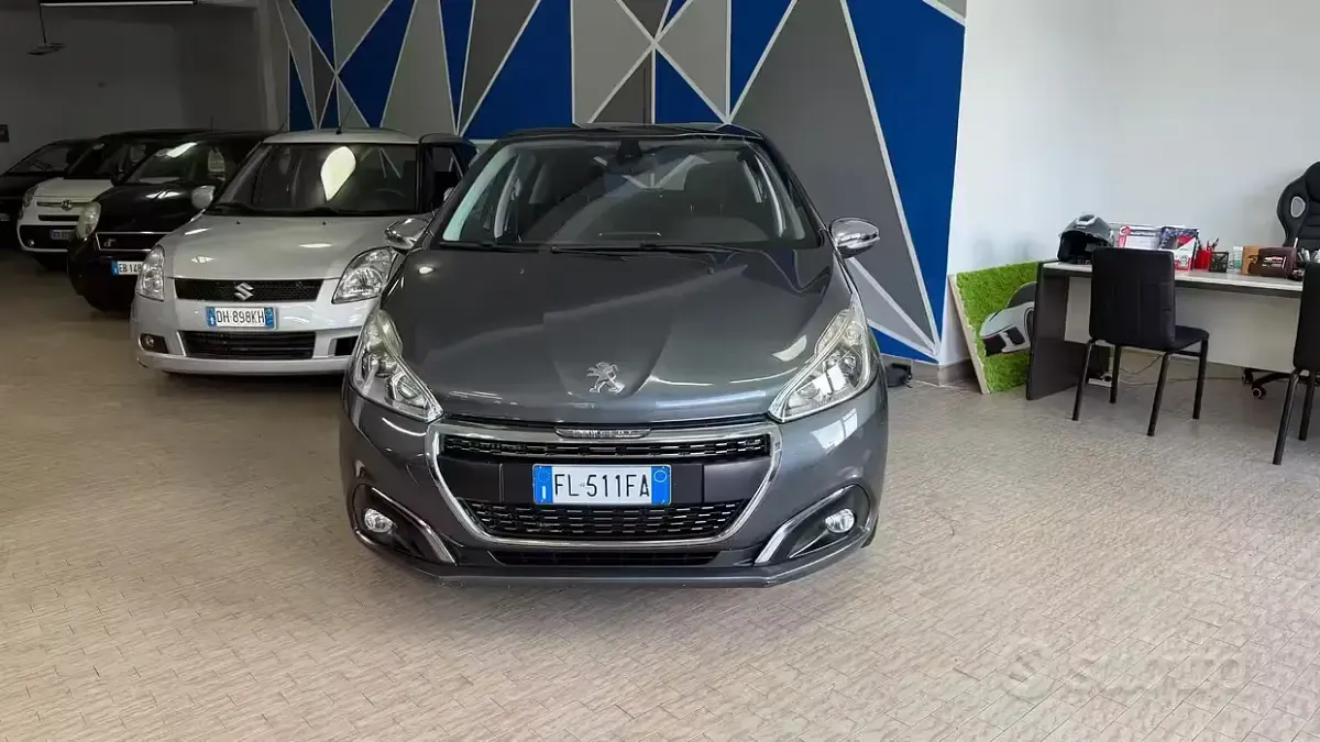 Usata Peugeot 208 Allure 75 CV (55 kW) 2017 Grigio Utilitaria