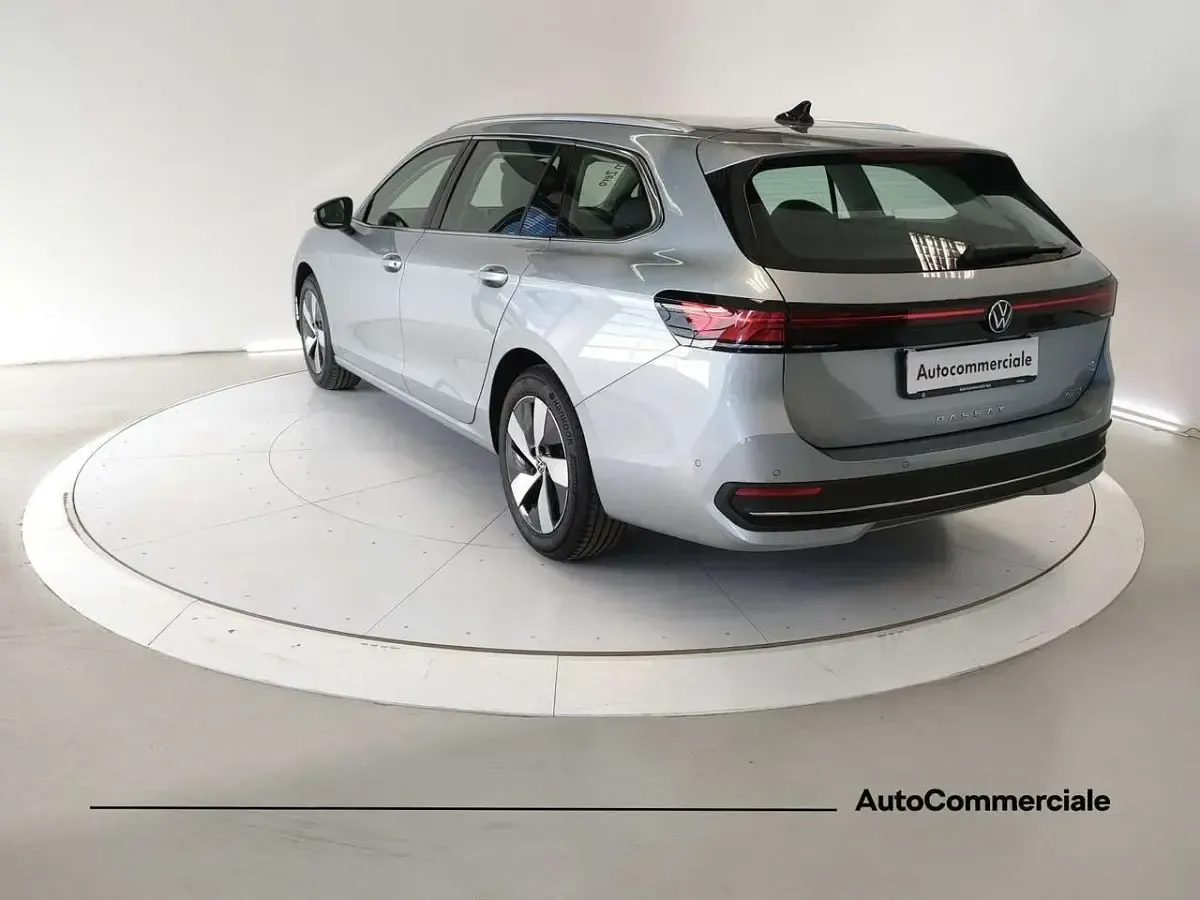 Usata VW Passat Business 150 CV (110 kW) 2024 Grigio Station wagon