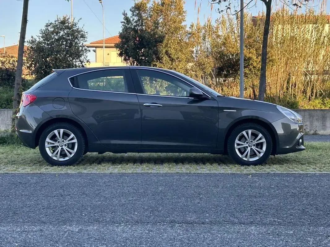 Usata Alfa Romeo Giulietta Impression 120 CV (88 kW) 2017 Grigio Utilitaria