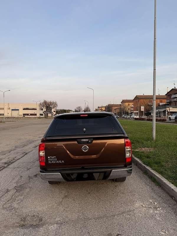 Usata Nissan Navarra 190 CV (139 kW) 2016 Marrone SUV