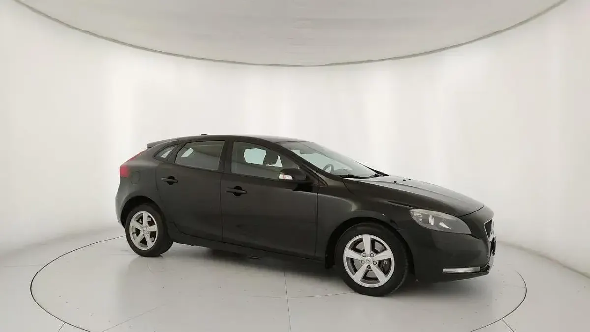 Usata Volvo V40 Business Edition 120 CV (88 kW) 2018 Nero Berlina