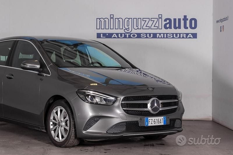 Usata Mercedes B200 163 CV (119 kW) 2019 Grigio Monovolume
