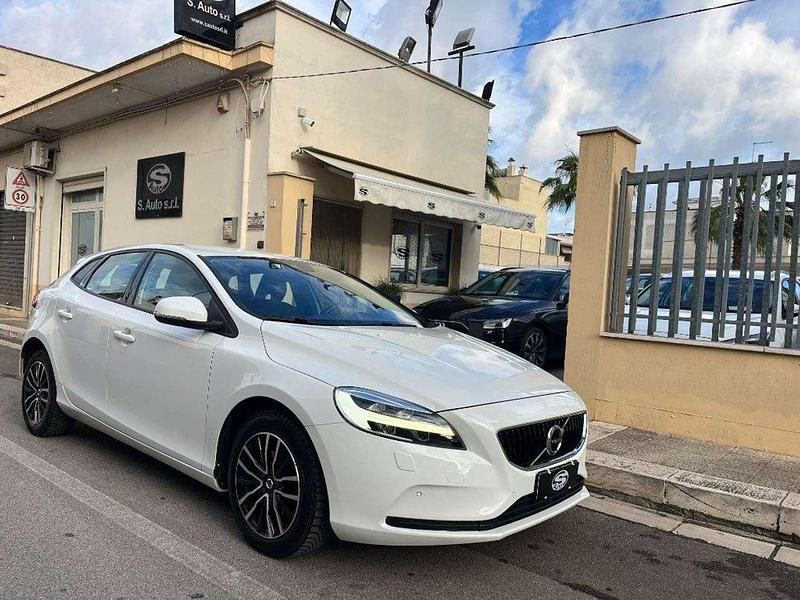 Bianco Usata 2019 Volvo V40 Plus Station wagon | 12.950 € (Buon prezzo) - Immagine 1/4