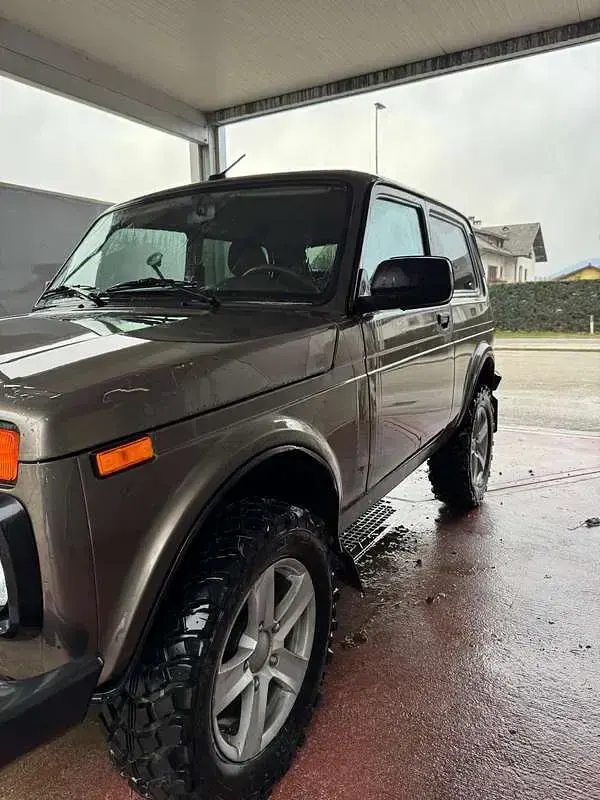 Usata Lada niva 83 CV (61 kW) 2022 SUV