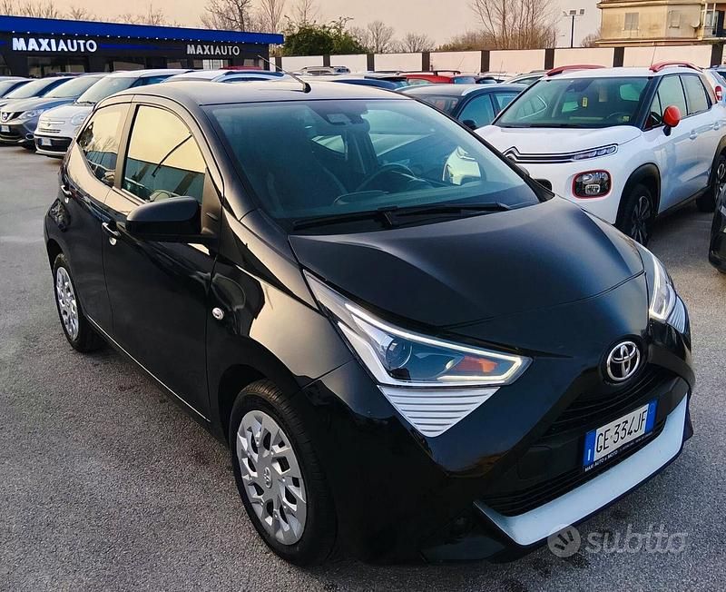 Usata Toyota Aygo 72 CV (52 kW) 2021 Nero Utilitaria