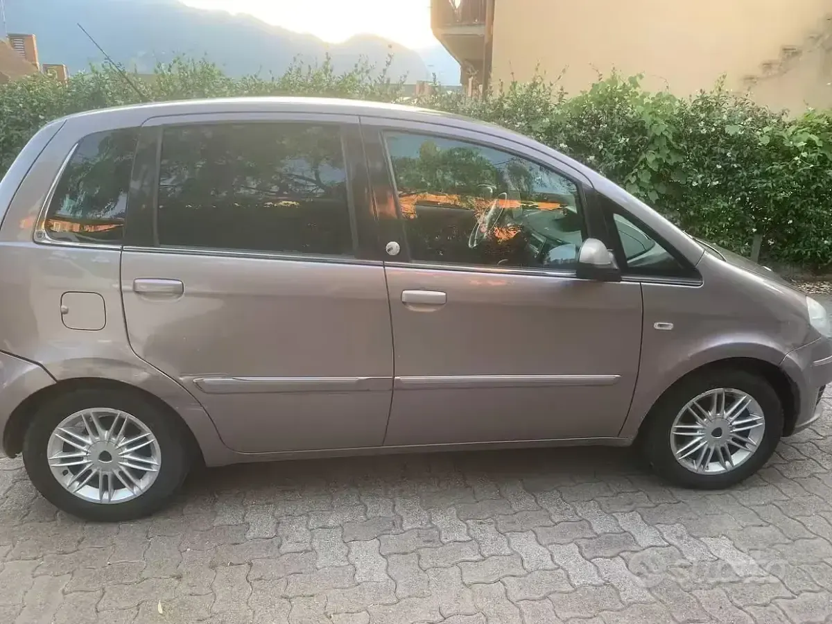 Usata Lancia Musa 77 CV (56 kW) 2010 Monovolume