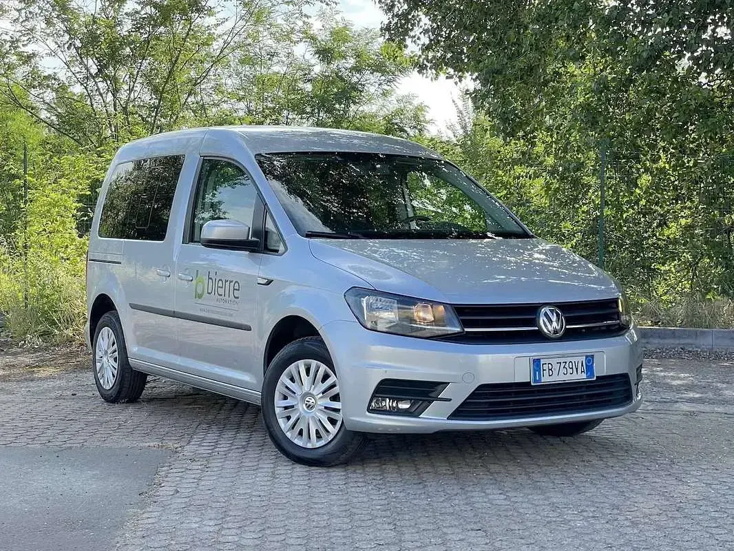 Usata VW Caddy Highline 102 CV (75 kW) 2015 Argento Monovolume
