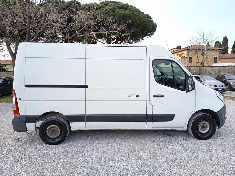 Usata Renault Master T28 125 CV (91 kW) 2012 Bianco Monovolume