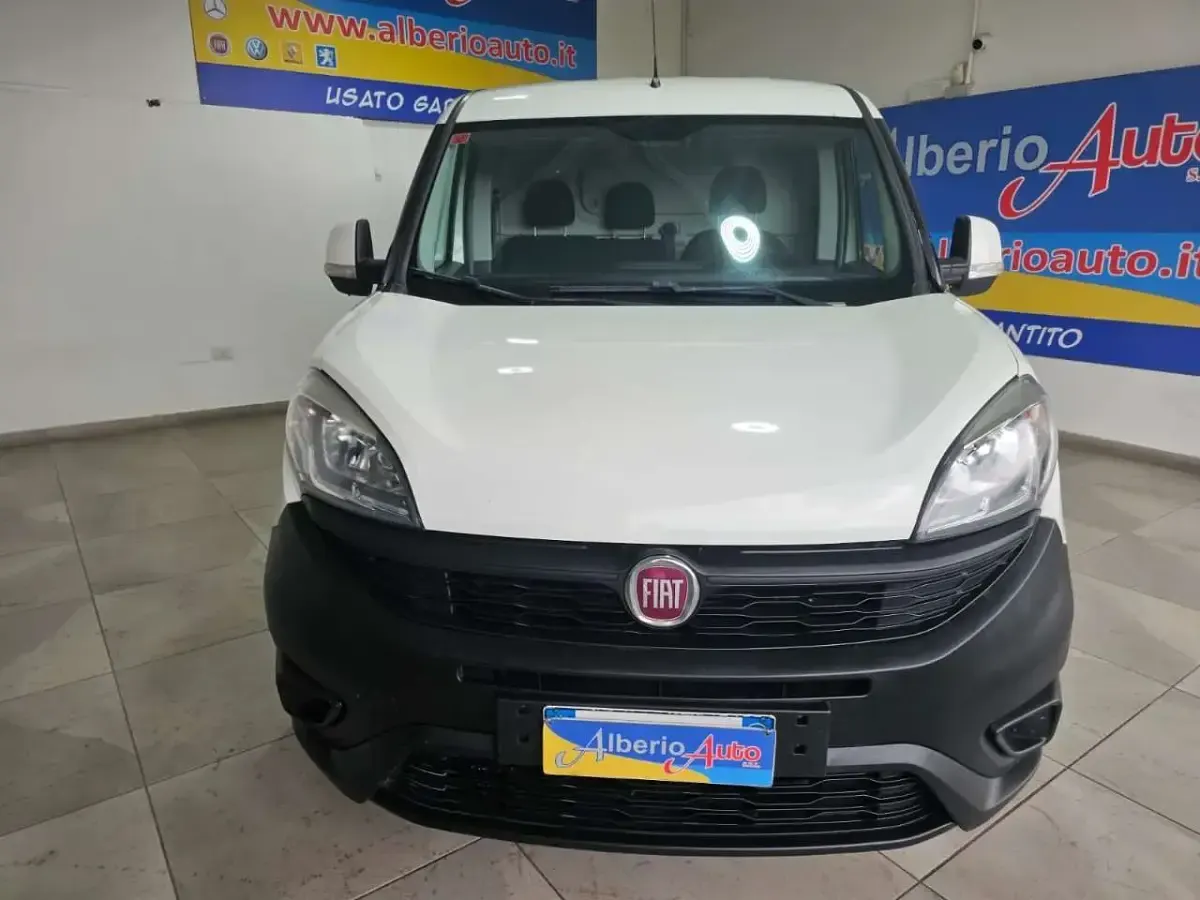 Usata Fiat Doblò 90 CV (66 kW) 2016 Bianco Monovolume