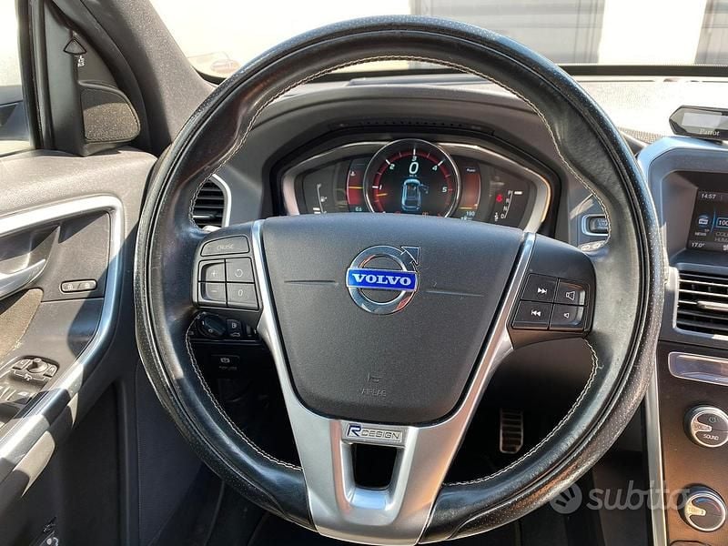 Usata Volvo XC60 R-Design Momentum 136 CV (100 kW) 2013 Bianco SUV