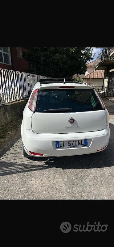 Usata Fiat Punto Lounge 95 CV (69 kW) 2012 Bianco Utilitaria