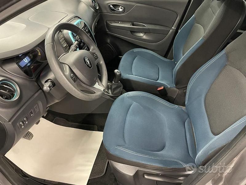 Usata Renault Captur 90 CV (66 kW) 2015 Grigio SUV