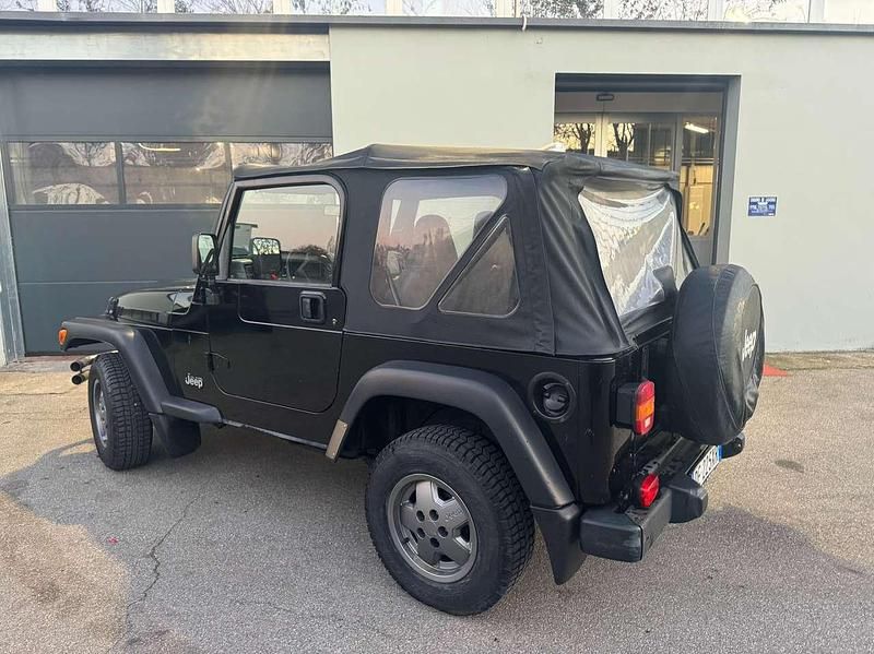 Usata Jeep Wrangler 118 CV (86 kW) 1998 Nero SUV