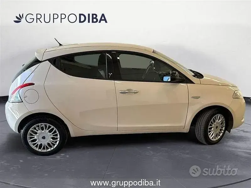 Usata Lancia Ypsilon S 95 CV (69 kW) 2017 Bianco Utilitaria