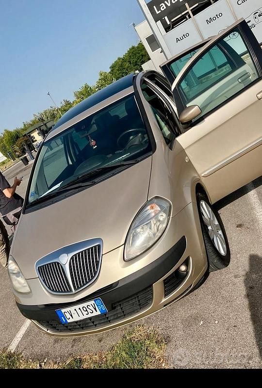 Usata 2005 Lancia Musa Monovolume | 2700 € (Buon prezzo) - Immagine 1/3