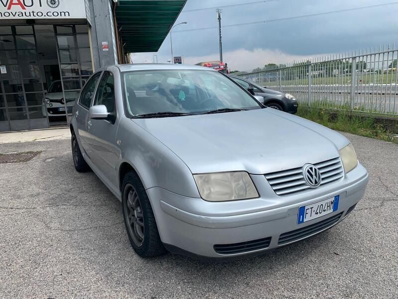 Grigio Usata 2000 VW Bora Highline Tre volumi | 2900 € (Buon prezzo) - Immagine 1/4