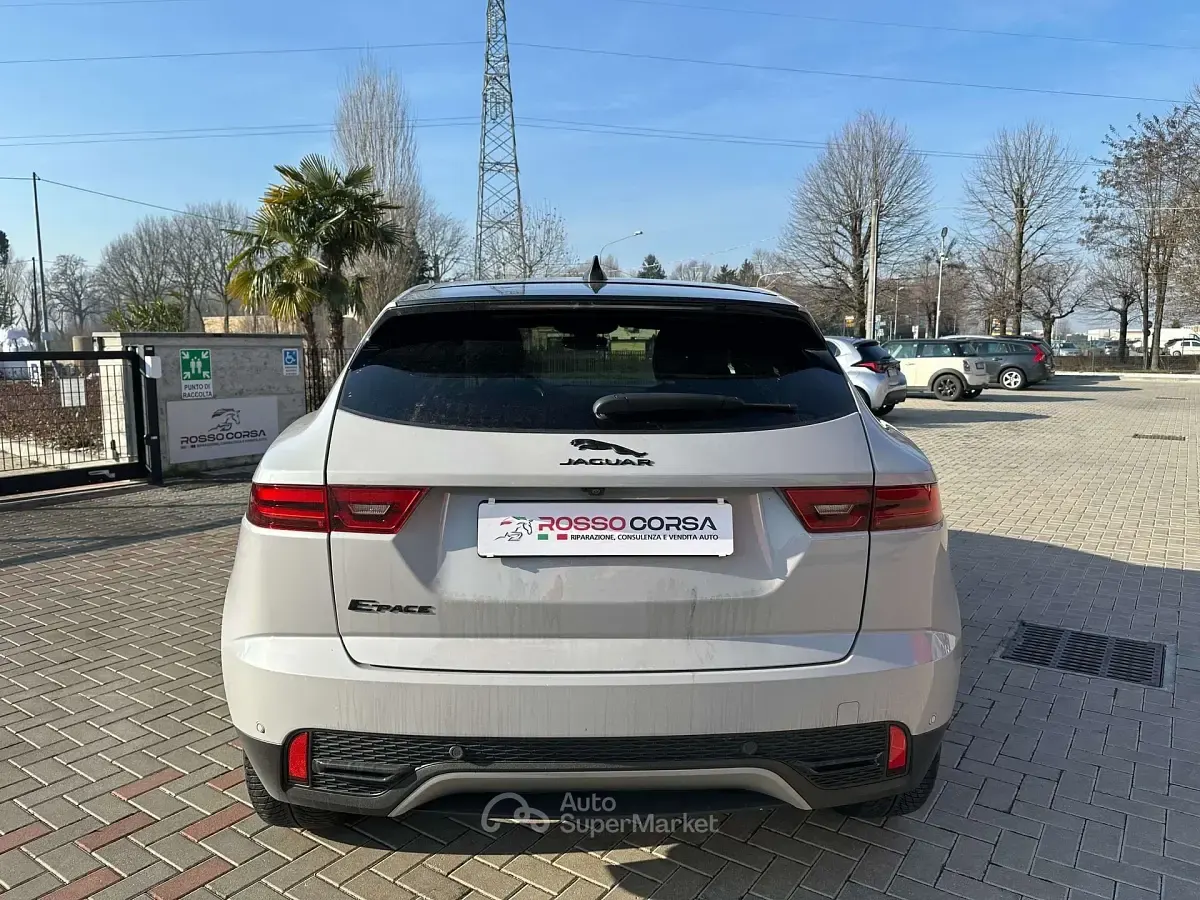Usado Jaguar E-Pace R-Dynamic 163 CV (119 kW) 2022 Gris SUV