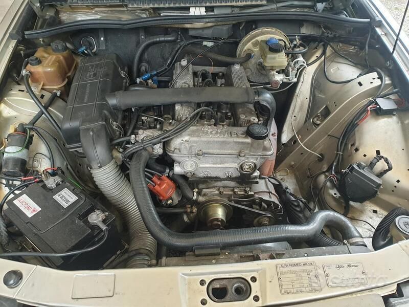 Usata Alfa Romeo 75 155 CV (114 kW) 1987 Grigio Berlina