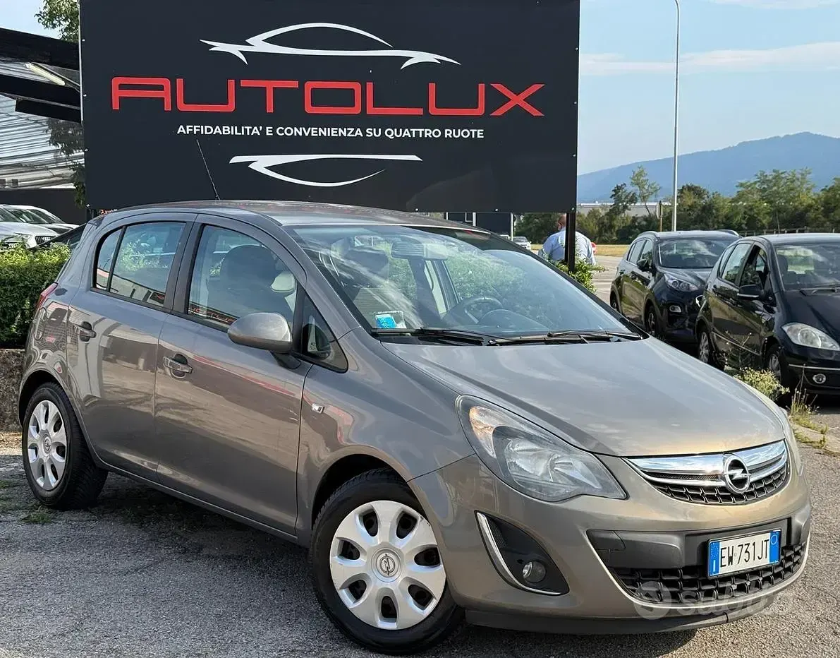 Usata Opel Corsa 85 CV (62 kW) 2014 Marrone Utilitaria