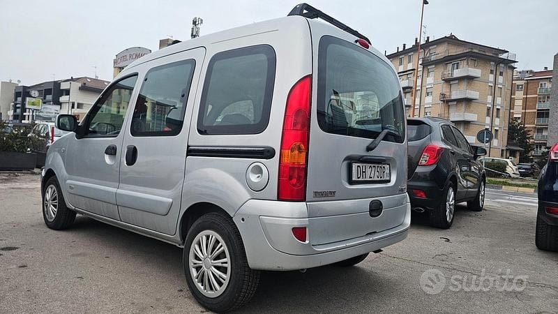 Usata Renault Kangoo Luxe 81 CV (59 kW) 2007 Grigio Monovolume