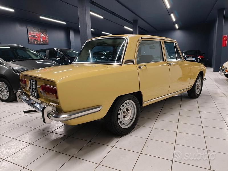 Usata Alfa Romeo 2000 1970 Giallo Berlina