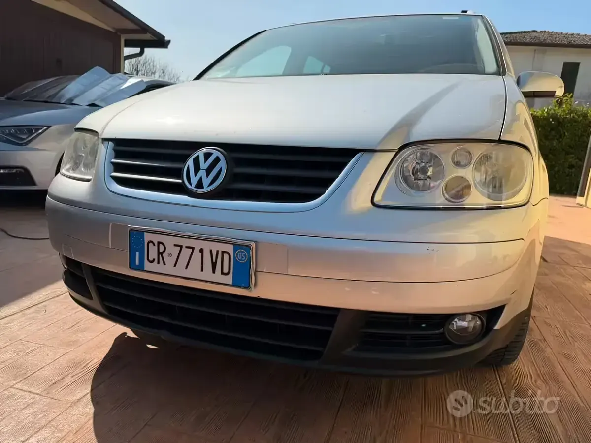 Usata VW Touran 140 CV (102 kW) 2005 Grigio Monovolume