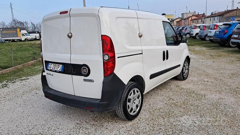 Usata Fiat Doblò S 120 CV (88 kW) 2021 Bianco Monovolume