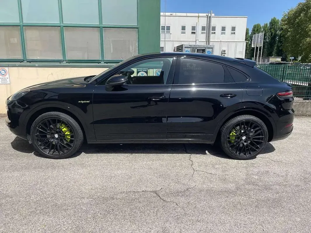 Usata Porsche Cayenne E-Hybrid Coupe Black Edition 340 CV (250 kW) 2020 Nero SUV