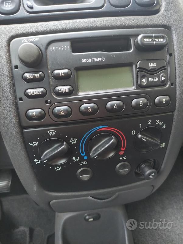 Usata Ford Fiesta 2002 Grigio Utilitaria