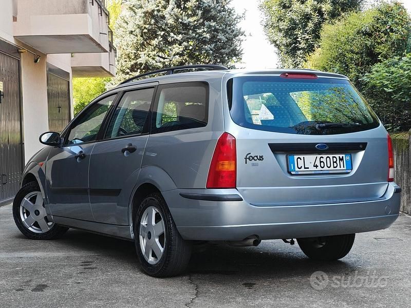 Usata Ford Focus 101 CV (74 kW) 2004 Grigio Station wagon