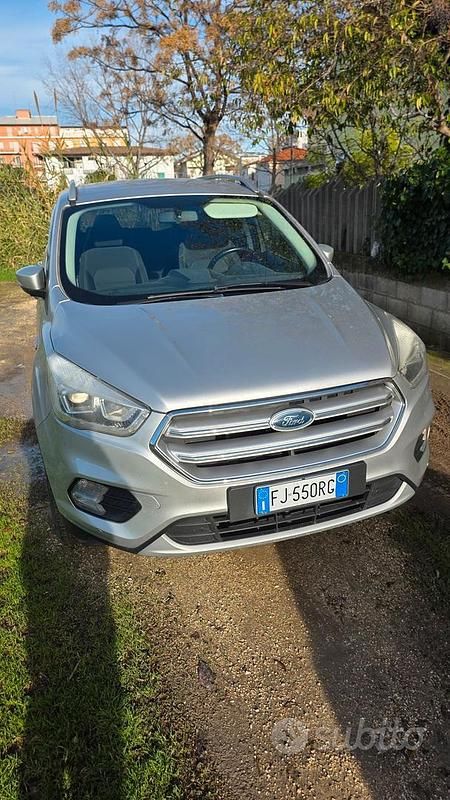 Usata Ford Kuga Business Edition 120 CV (88 kW) 2017 Grigio SUV