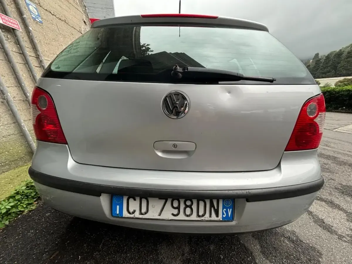 Usata VW Polo Comfortline 74 CV (54 kW) 2003 Grigio Berlina