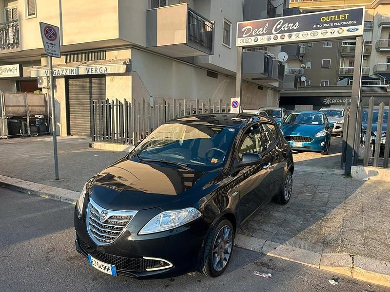 Usata Lancia Ypsilon S 95 CV (69 kW) 2015 Nero Utilitaria