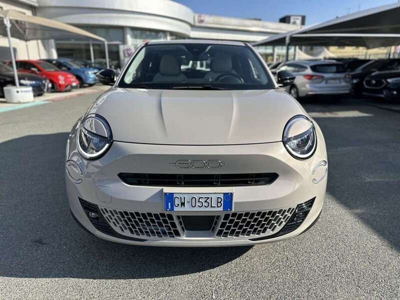Usata Fiat 600 101 CV (74 kW) 2024 Beige SUV