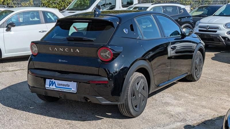 Usata Lancia Ypsilon 101 CV (74 kW) 2025 Nero Utilitaria