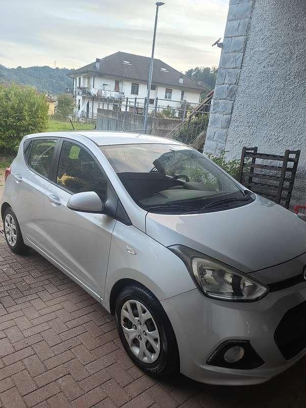 Argento Usata 2014 Hyundai i10 Due volumi | 6000 € (Ottimo prezzo) - Immagine 1/4