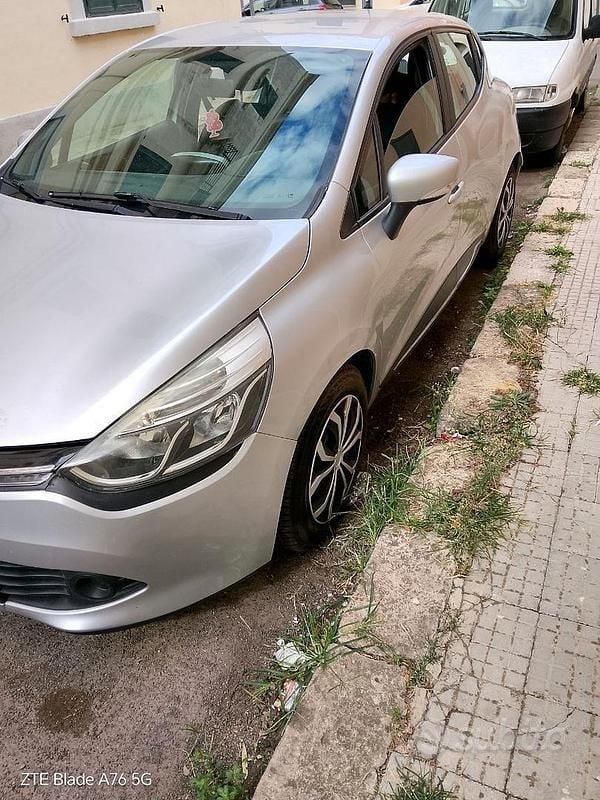 Grigio Usata 2016 Renault Clio IV Tre volumi | 8000 € (Buon prezzo) - Immagine 1/2