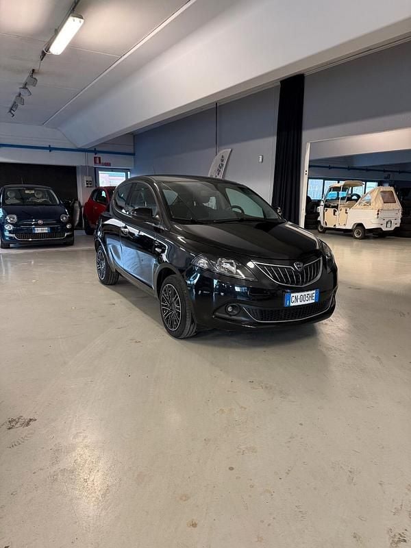 Usata Lancia Ypsilon Gold 69 CV (50 kW) 2023 Nero Utilitaria