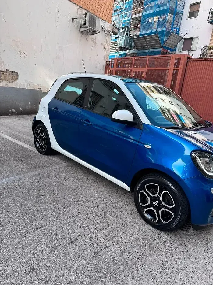 Usata Smart ForFour 71 CV (52 kW) 2016 Bluazzurro Utilitaria