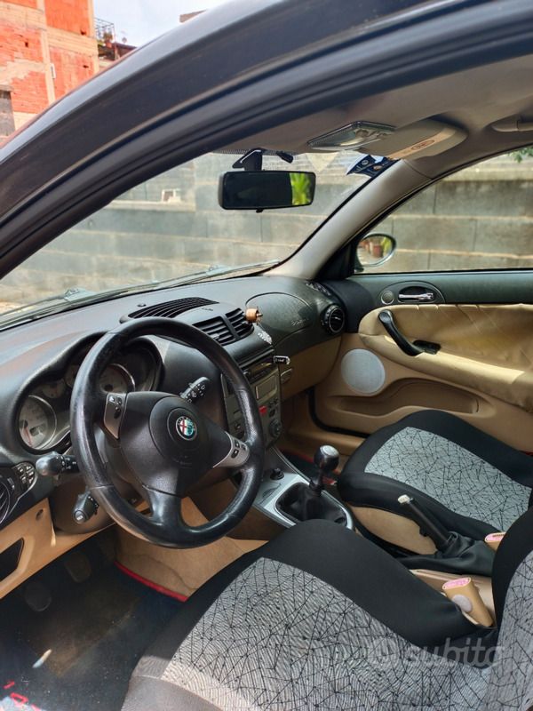 Usata Alfa Romeo 147 120 CV (88 kW) 2006 Nero Utilitaria