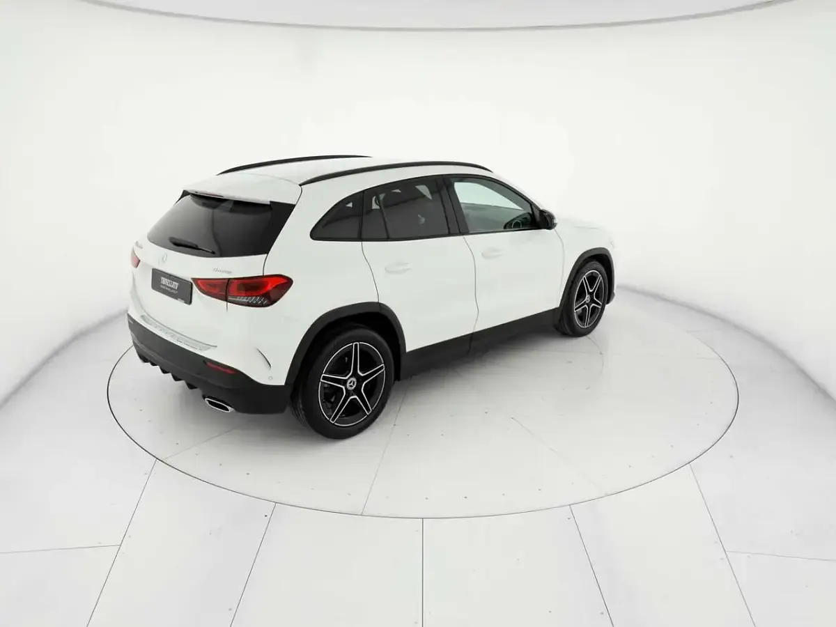 Usata Mercedes GLA200 Premium 150 CV (110 kW) 2022 Bianco SUV