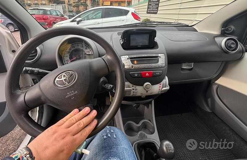 Usata Toyota Aygo Connect Style 67 CV (49 kW) 2012 Bianco Utilitaria