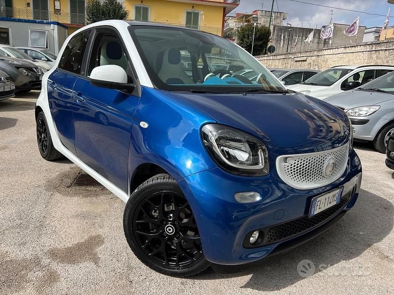 Usata Smart ForFour Proxy 70 CV (51 kW) 2016 Blu Utilitaria