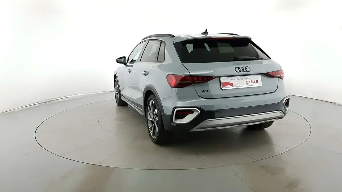 Usata Audi A3 Comfort 204 CV (150 kW) 2025 Grigio freccia perlato Berlina